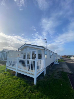 2 Bedroom 6 berth Lodge on Whitehouse Leisure Park in Towyn near Rhyl Free WiFi